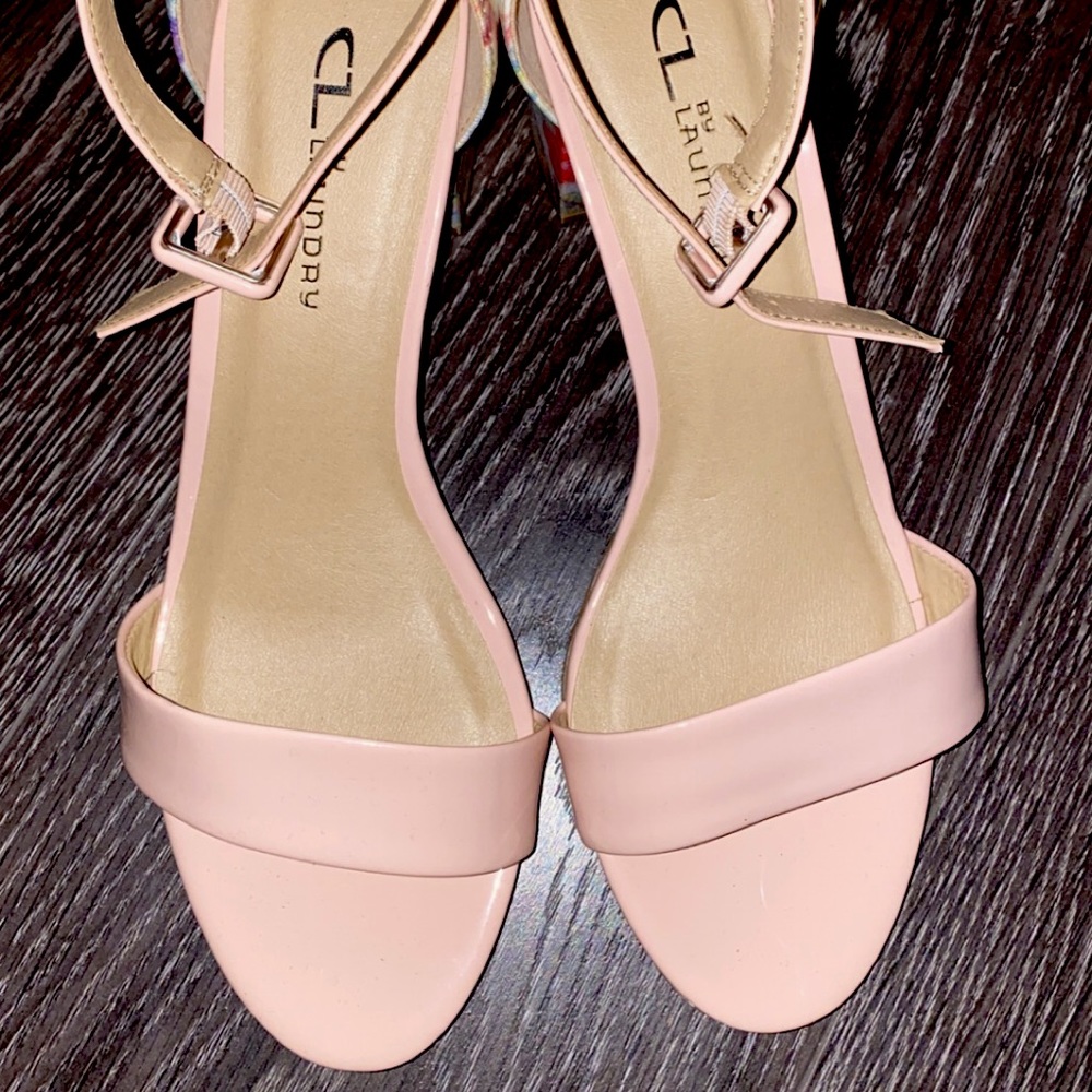 FLORAL HEELS SIZE 9 *SHIPPED WITHIN SAME DAY**